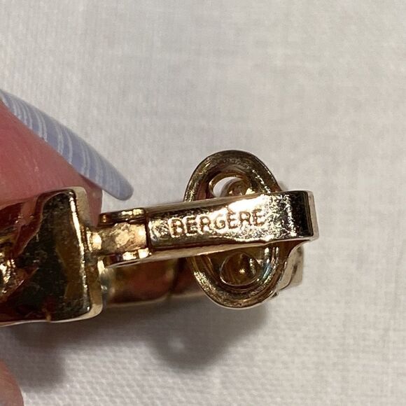 Bergere CLIP Gold Tone Flat Chain Hoops 1” - Picture 5 of 5